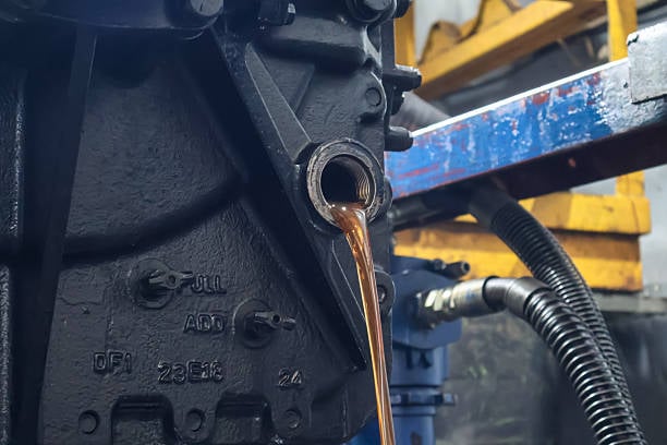 Lỗi sai nghiêm trọng khi thay dầu nhớt làm giảm tuổi thọ máy móc